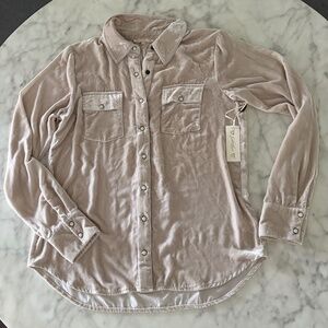 Gold Hawk Velvet Blouse with Pearl detailed Snaps.  *NWT*. Small